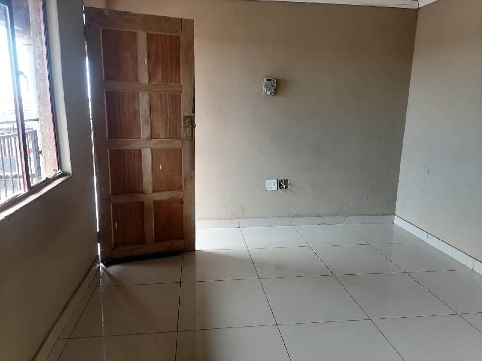 Beautiful room  available in Tswalopele